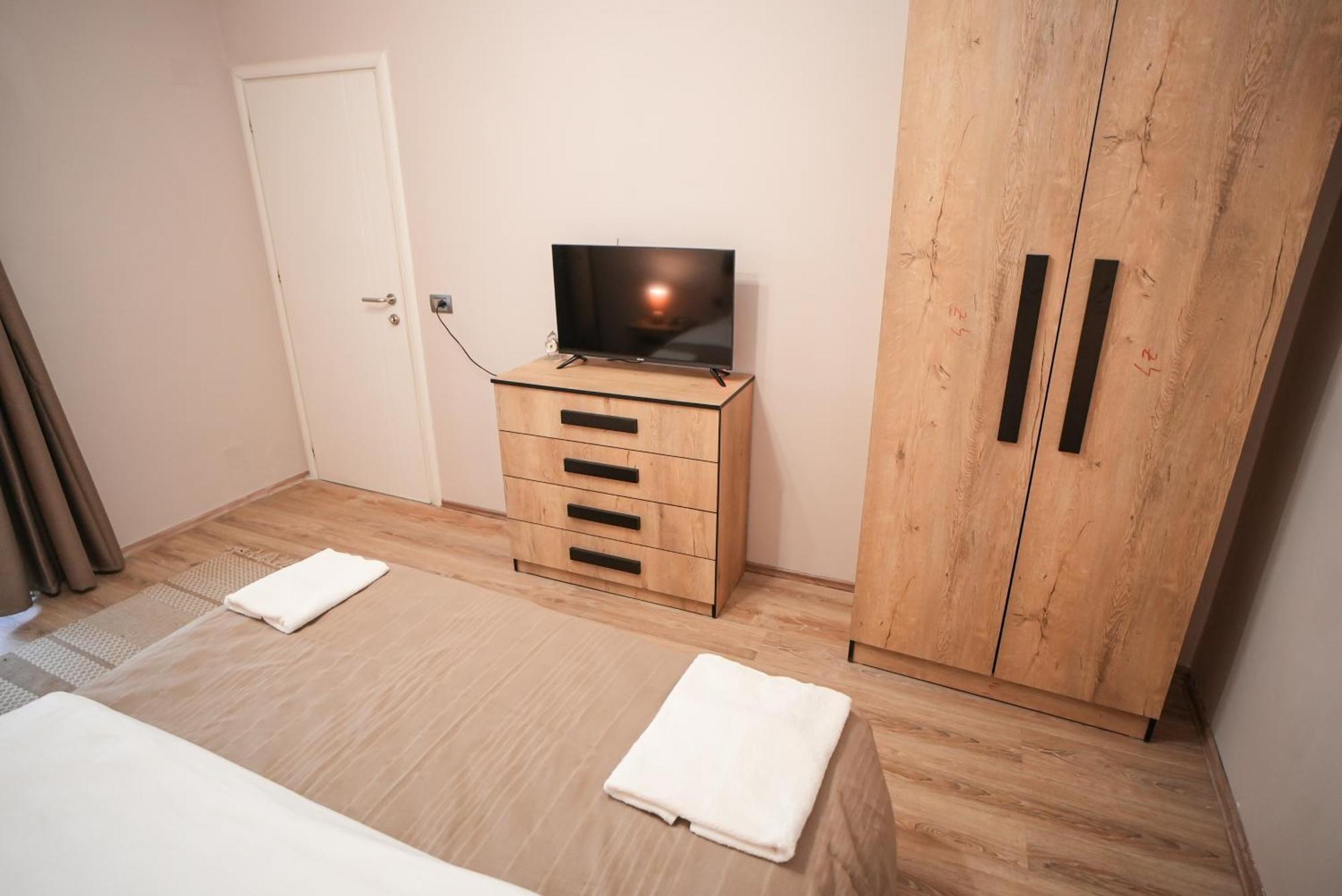 Grandpa House - App.3 Apartamento Tirana Exterior foto