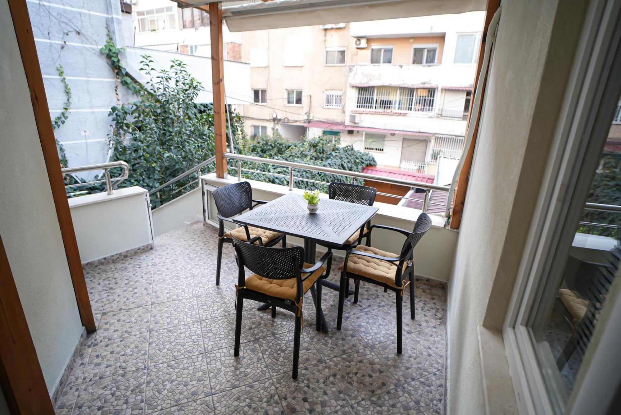 Grandpa House - App.3 Apartamento Tirana Exterior foto